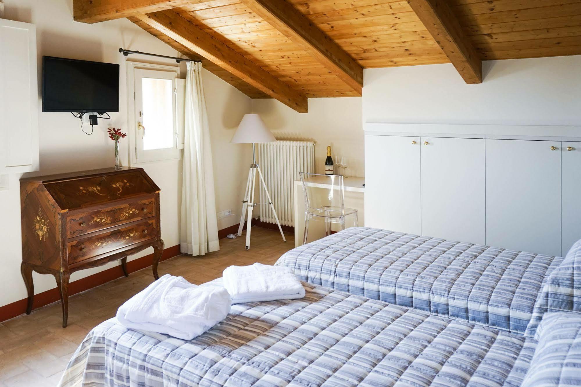 Casa Isolani Charms Rooms Santo Stefano Bologna Exteriör bild